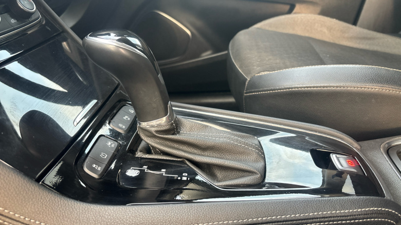 Vauxhall Grandland X 1.6 Turbo D Sport Nav 5dr Auto Diesel Hatchback